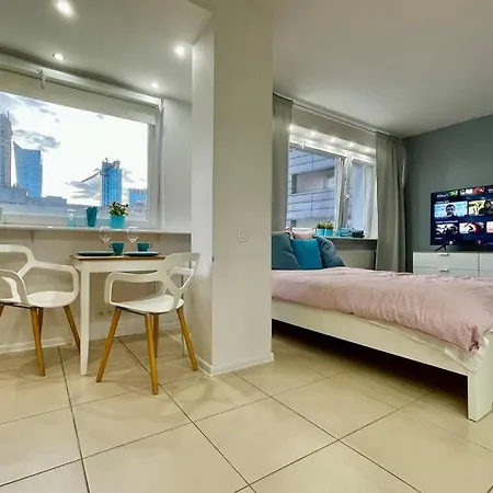 Διαμέρισμα Gold 3 Metro X2 Wifi 300 Mbs 60'tv Netflix Hbo Appletv+ Βαρσοβία