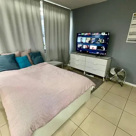 Gold 3 Metro X2 Wifi 300 Mbs 60'tv Netflix Hbo Appletv+ Apartment Warsaw
