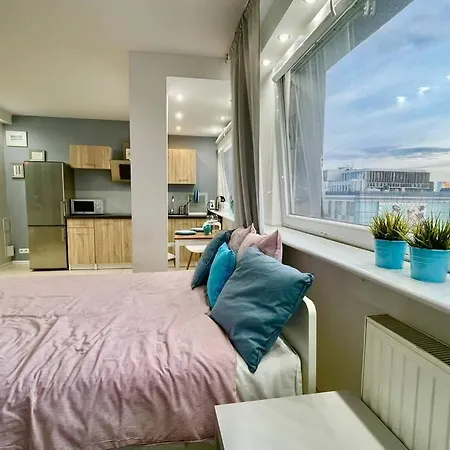 Gold 3 Metro X2 Wifi 300 Mbs 60'tv Netflix Hbo Appletv+ Apartment Warsaw